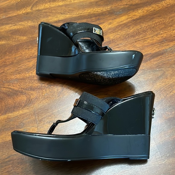 BCBG black patent wedge - Sz 6 - Picture 7 of 8